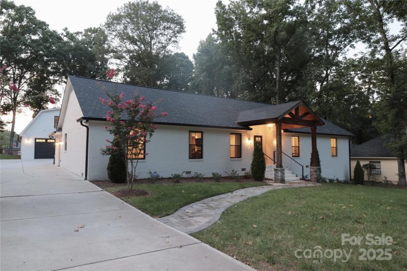 1118 Crestbrook Drive