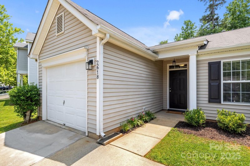 Property image 2 at 2618 Oasis Lane, Charlotte, NC 28214