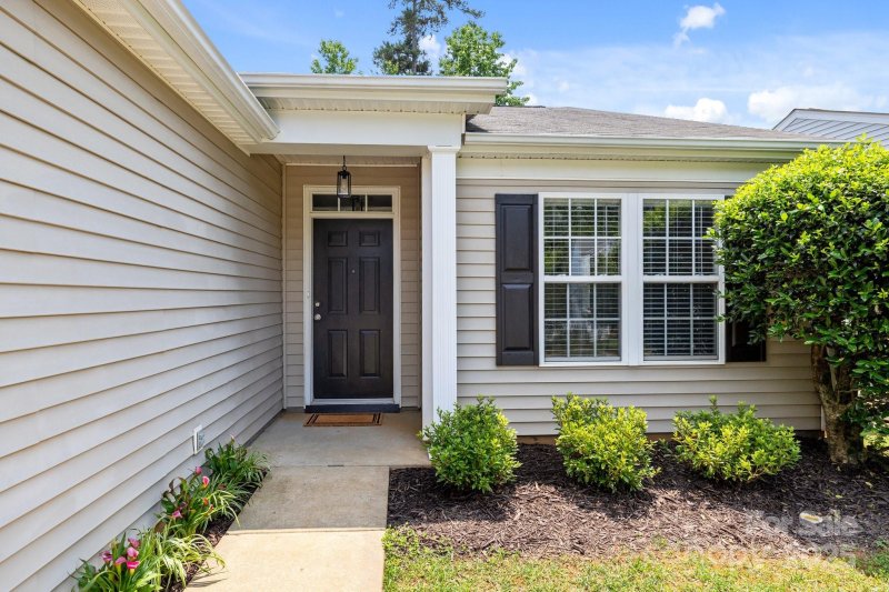 Property image 3 at 2618 Oasis Lane, Charlotte, NC 28214