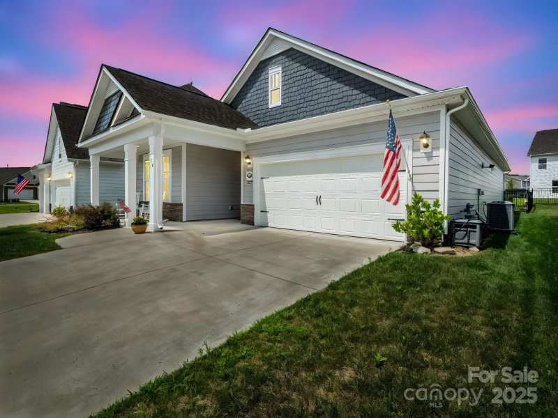 Property image 3 of 134 Fox Cove Road in Cantrell Hills, Hendersonville, NC 28792