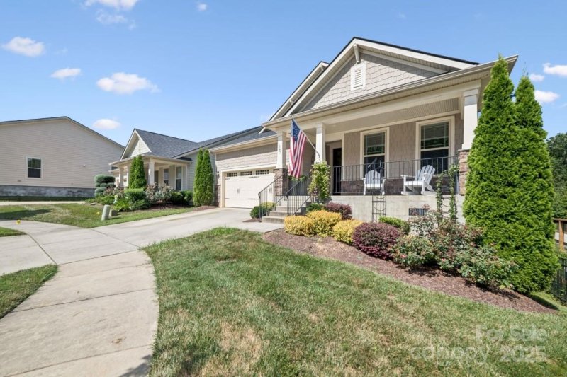 Property image 3 of 147 Boxtail Way in Johnson Manor, Mooresville, NC 28115