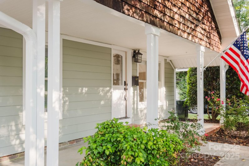 Property image 2 at 1726 Medford Drive, Charlotte, NC 28205