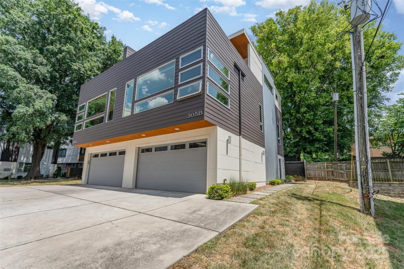Property image 2 at 305 Mcninch Street, Charlotte, NC 28202
