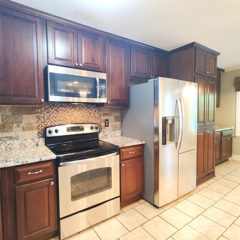 Property image 3 of 8644 Kirchenbaum Drive in Oberbeck Farm, Charlotte, NC 28210