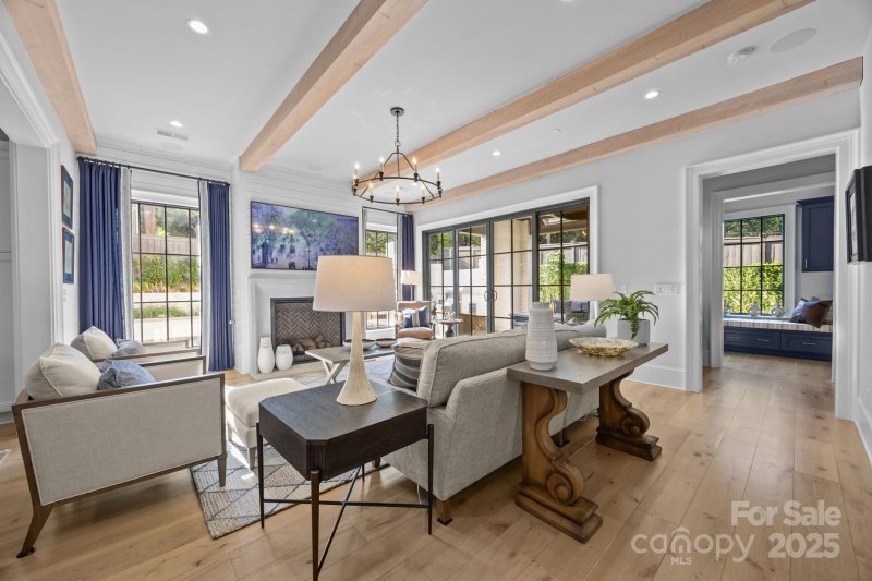 Property image 2 at 1215 S Kings Drive, Charlotte, NC 28207