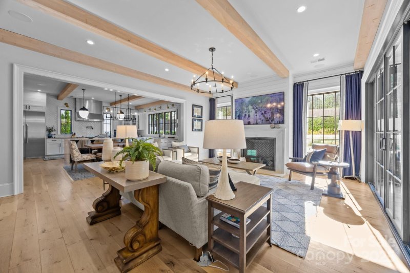 Property image 3 at 1215 S Kings Drive, Charlotte, NC 28207