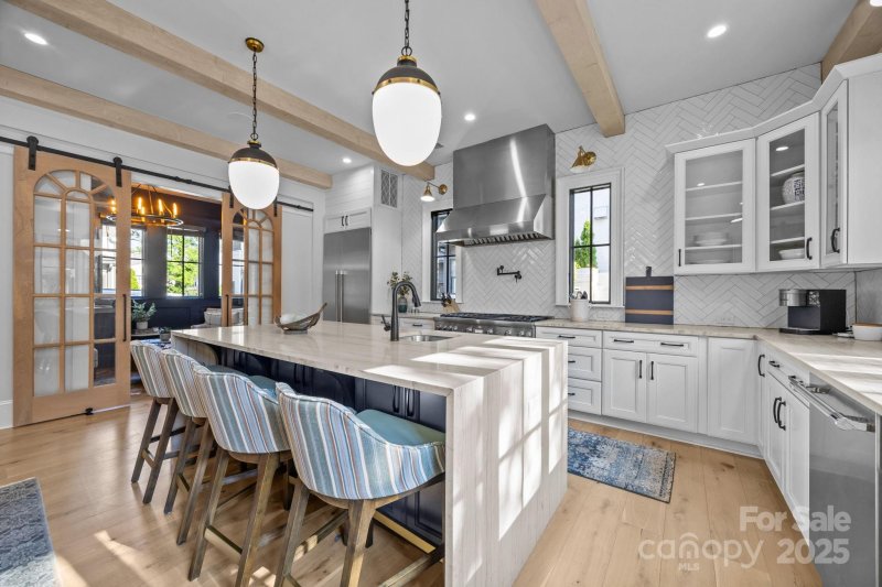 Property image 5 at 1215 S Kings Drive, Charlotte, NC 28207