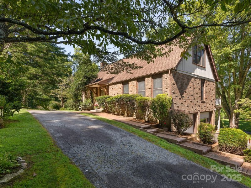 Willow Creek Farms, Hendersonville Community