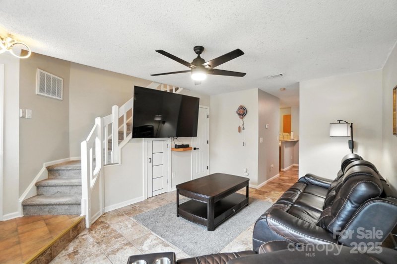 Property image 3 of 6422 Windsor Gate Lane in Windsor Grove, Charlotte, NC 28215