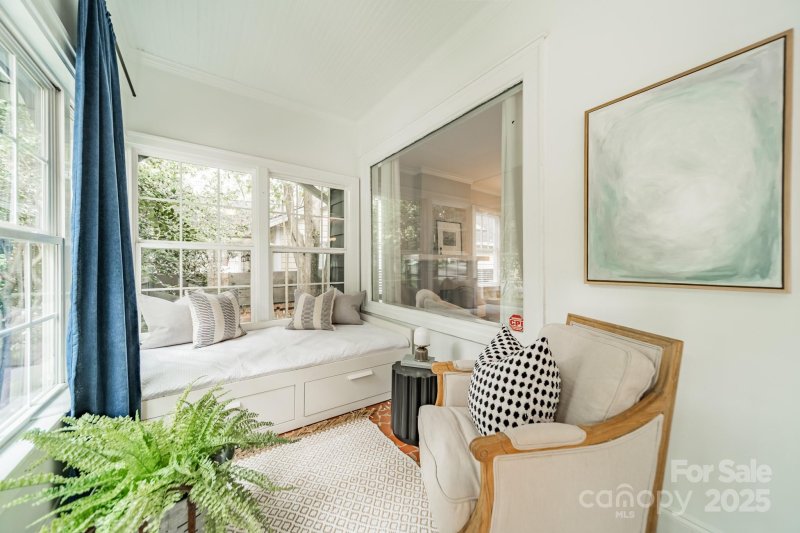 Property image 4 of 2342 E 7th Street in Elizabeth, Charlotte, NC 28204