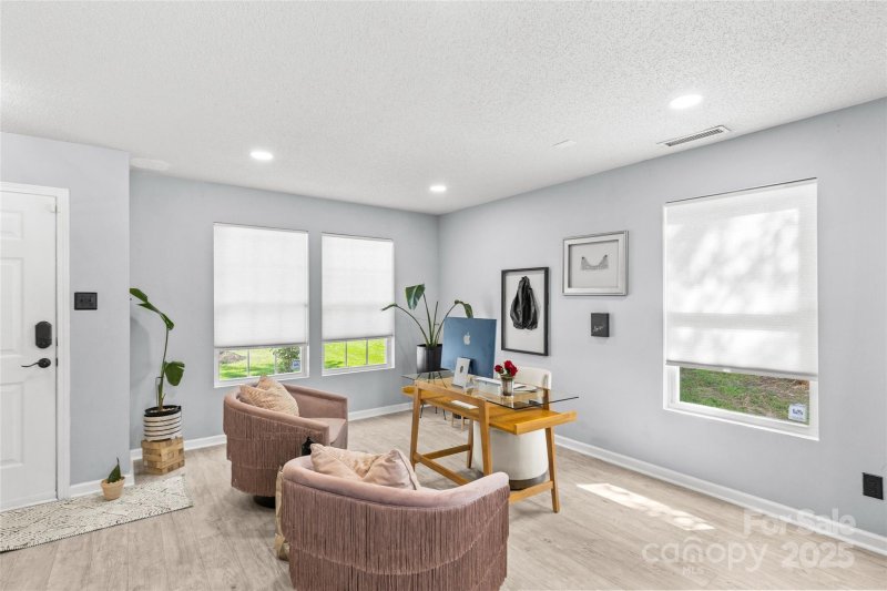 Property image 4 of 1911 Almond Hills Drive in Mallard Woods, Charlotte, NC 28262