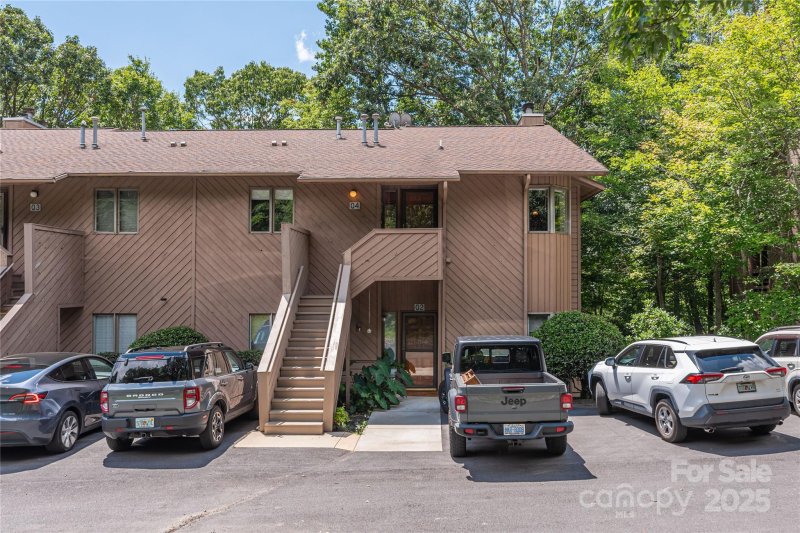 Property image 2 of 305 Piney Mountain Drive in Pine Cliff Condominiums, Asheville, NC 28805