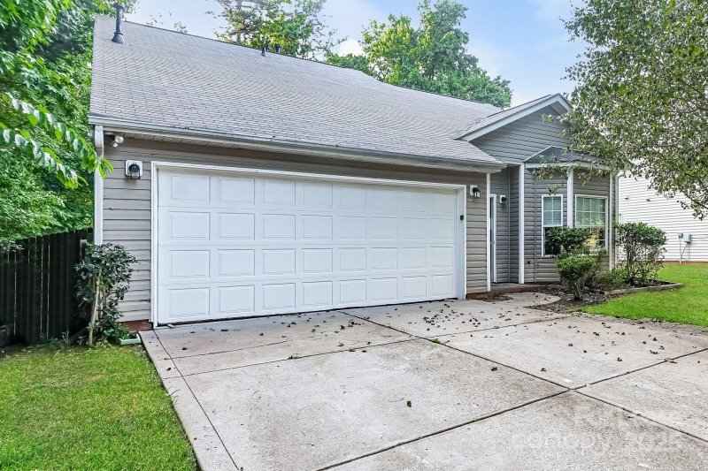 Property image 2 at 4335 Looking Glass Lane, Charlotte, NC 28269