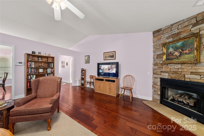 Property image 5 of 32 Stone House Road in Devonwood, Hendersonville, NC 28739