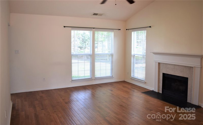 Property image 2 of 10120 Sparkling Brook Court in Northwoods, Charlotte, NC 28214