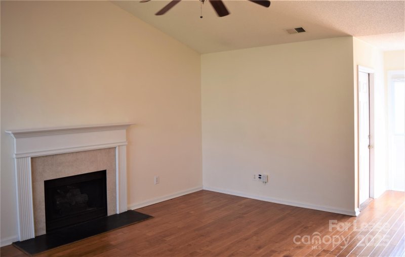 Property image 3 of 10120 Sparkling Brook Court in Northwoods, Charlotte, NC 28214