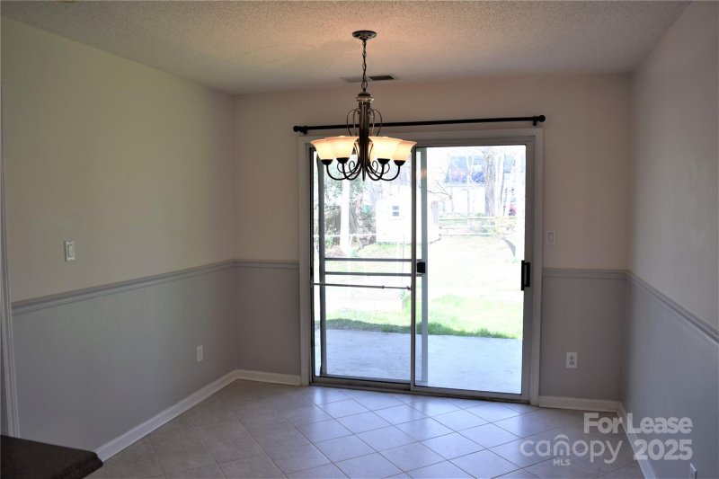 Property image 4 of 10120 Sparkling Brook Court in Northwoods, Charlotte, NC 28214