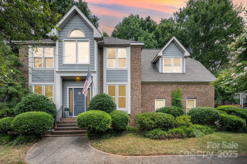 Wing Pointe, Charlotte Community
