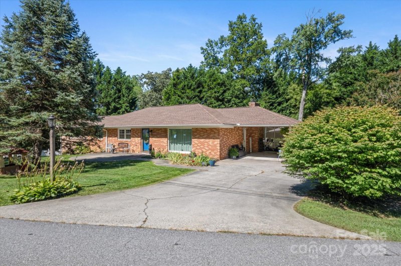 Property image 2 at 441 Hillcrest Circle, Hendersonville, NC 28792