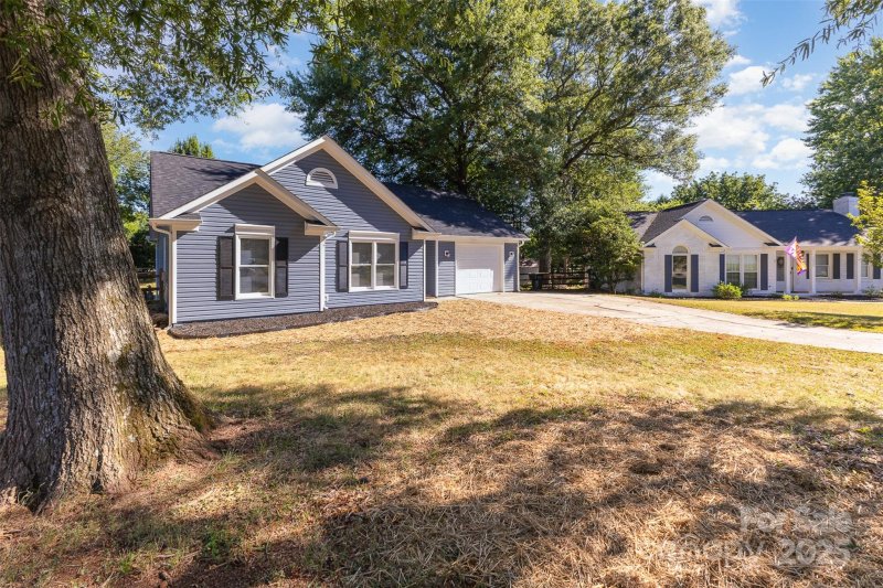 Property image 2 of 14806 Karina Falls Court in Southbridge, Charlotte, NC 28273