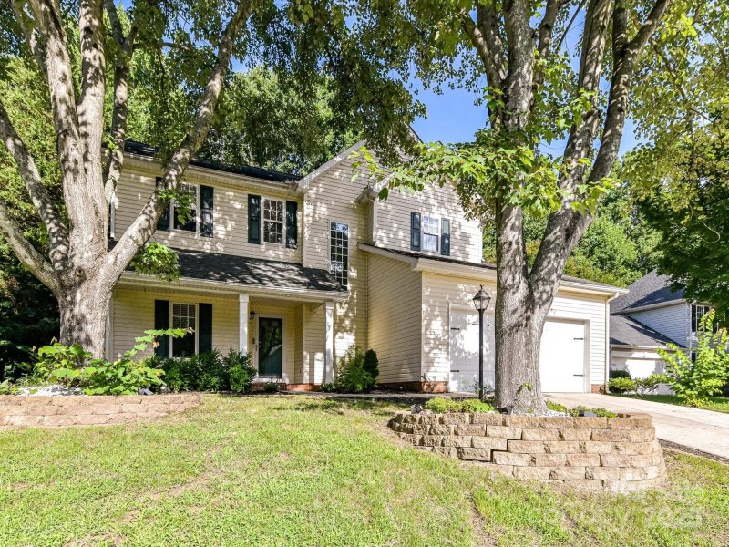 Property image 3 at 6027 Edinmeadow Lane, Charlotte, NC 28269