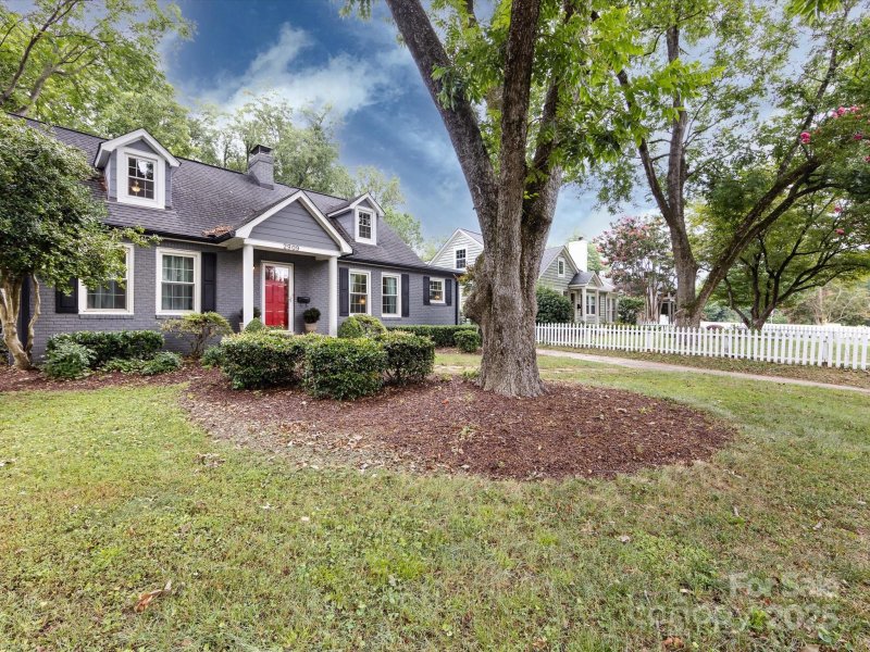 Property image 3 at 2909 Park Road, Charlotte, NC 28209