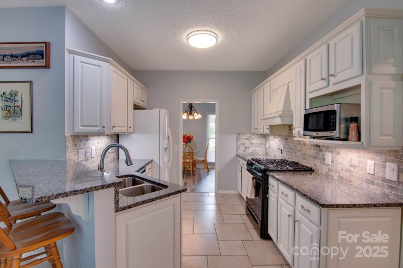 Property image 3 of 3720 25th Street Place in Hickory Woods, Hickory, NC 28601