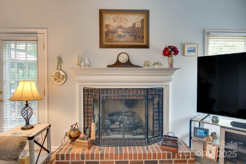 Property image 4 of 3720 25th Street Place in Hickory Woods, Hickory, NC 28601