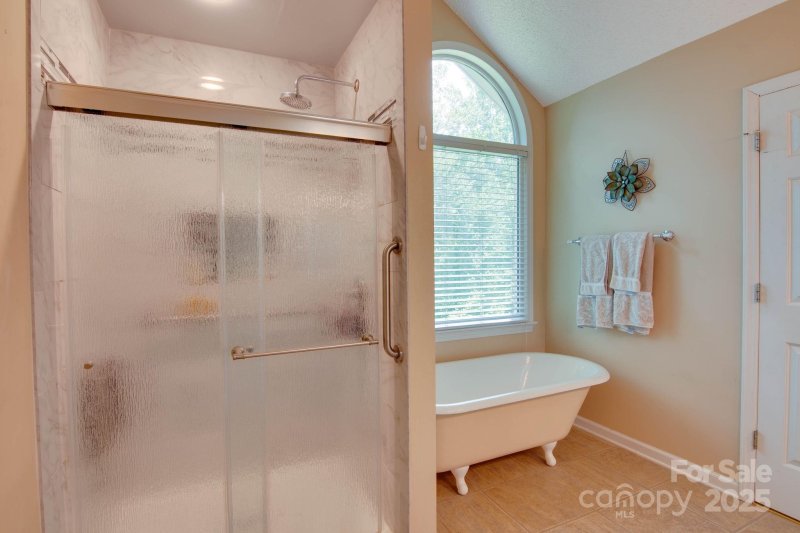 Property image 5 of 3720 25th Street Place in Hickory Woods, Hickory, NC 28601