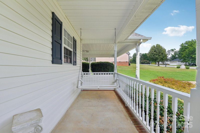 Property image 3 of 1114 Courtney Cove Court in Forrest Estates, Gastonia, NC 28052