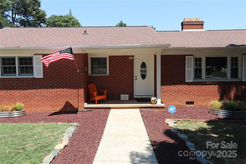 Property image 2 of 100 Ruby Lane in Thomas Acres, Gastonia, NC 28054