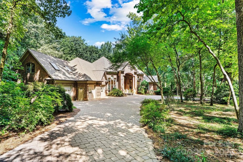 Rolling Green, Newton Community