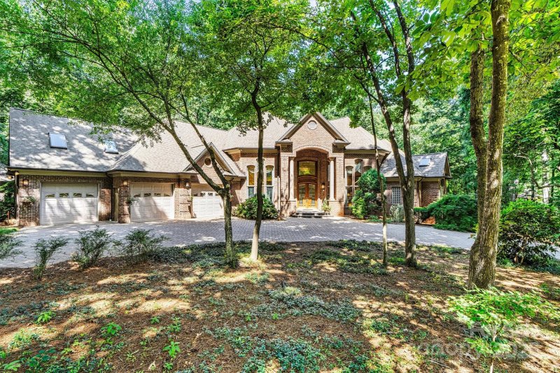 Property image 3 of 1043 Rolling Green Drive in Rolling Green, Newton, NC 28658