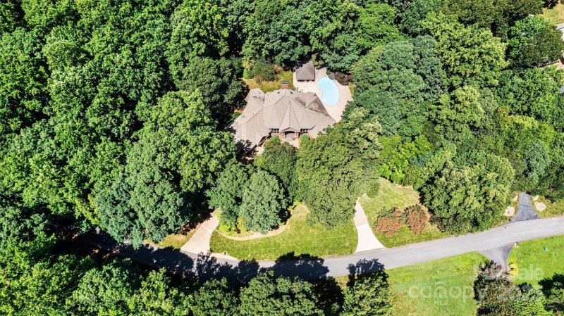 Property image 4 of 1043 Rolling Green Drive in Rolling Green, Newton, NC 28658