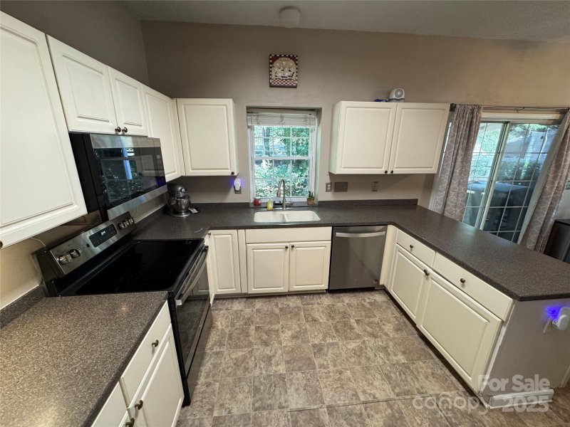 Property image 5 of 13525 Helmsley Court in Yorkshire, Charlotte, NC 28273