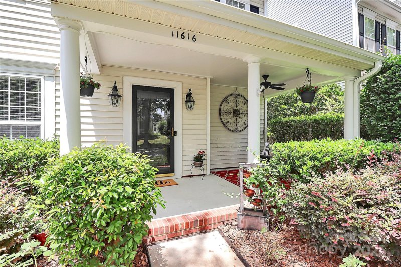 Property image 2 of 11616 Kingsley View Drive in Kingsley, Charlotte, NC 28277