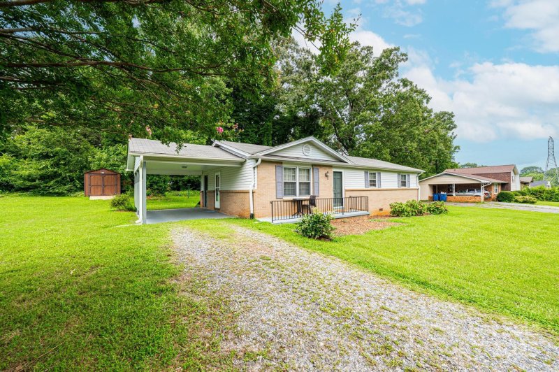 Property image 2 at 2131 24th Street, Hickory, NC 28601