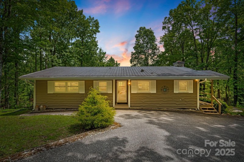 Property image 2 at 20 Ridgeview Road, Spruce Pine, NC 28777