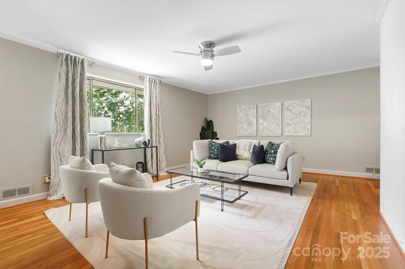 Property image 5 of 1029 Sewickley Drive in Broadmoor, Charlotte, NC 28209