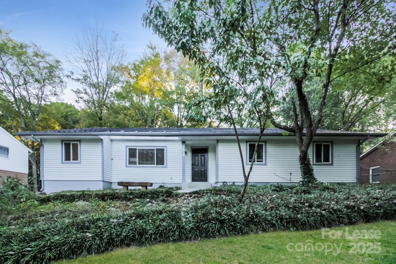 Property image 2 at 2028 Knickerbocker Drive, Charlotte, NC 28212