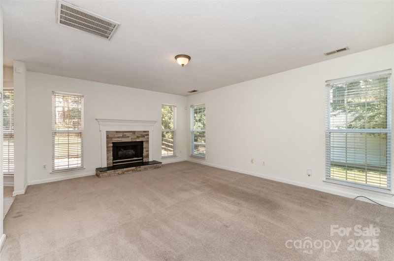 Property image 3 of 10024 Northwoods Forest Drive in Northwoods, Charlotte, NC 28214