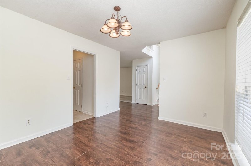 Property image 5 of 10024 Northwoods Forest Drive in Northwoods, Charlotte, NC 28214