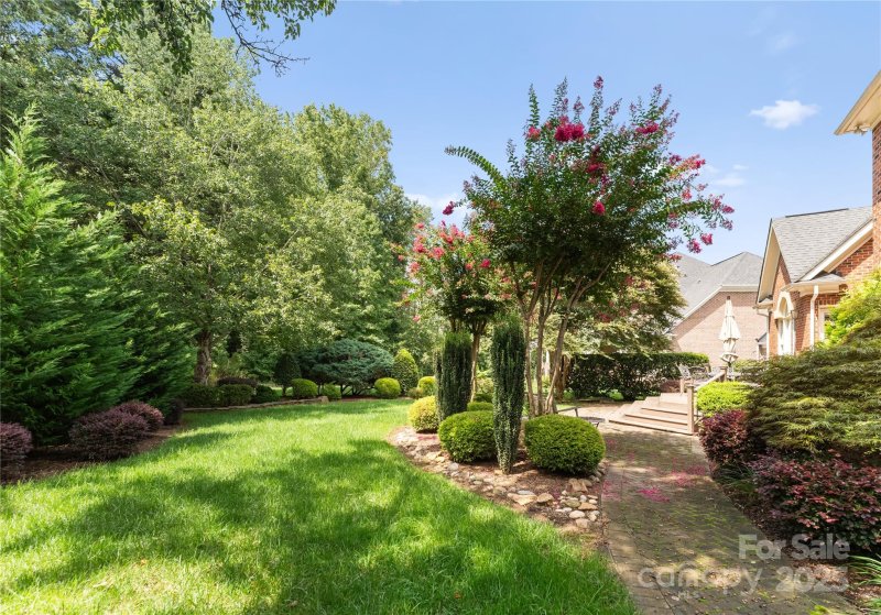 Property image 3 at 18901 Riverwind Lane, Davidson, NC 28036