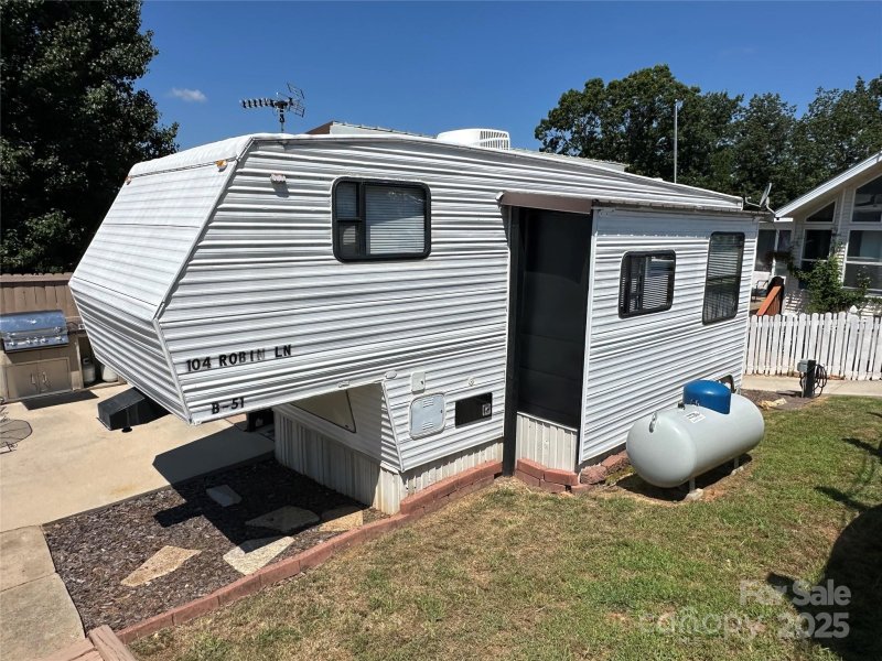 Property image 5 of 104 Robin Lane in Badin Shores Resort, New London, NC 28127