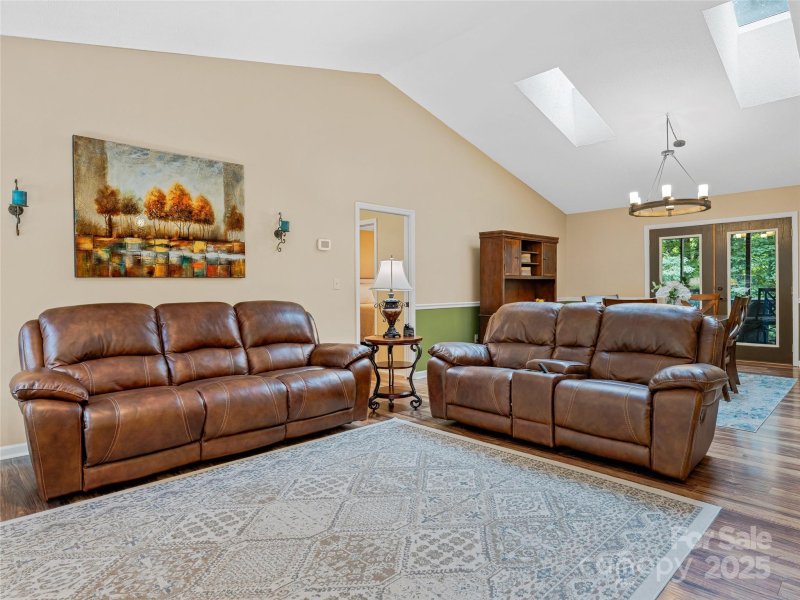 Property image 5 of 547 Hunters Glen Lane in Hunters Glen, Hendersonville, NC 28739