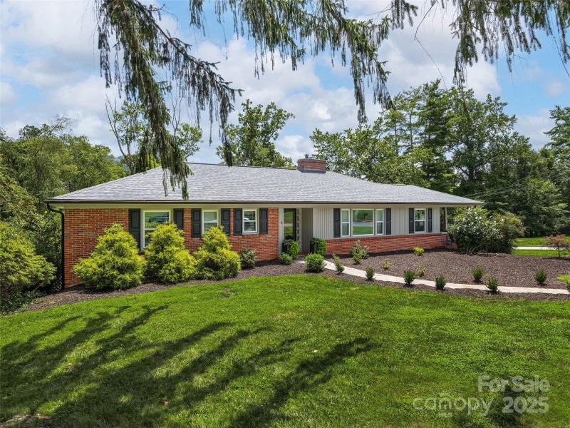 Property image 2 of 8 Bevlyn Drive in Oak Forest, Asheville, NC 28803