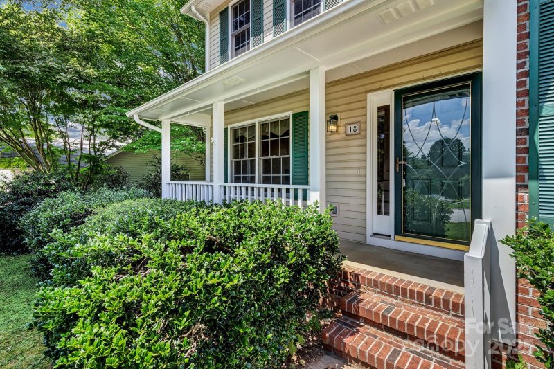 Property image 4 of 18 Southchase Drive in Southchase, Fletcher, NC 28732