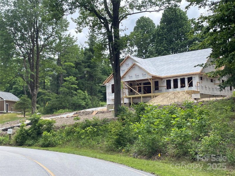 Property image 3 of 634 Hollybrook Drive in Kenmure, Flat Rock, NC 28731