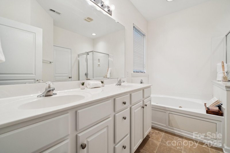 Property image 2 of 8408 Brookings Drive in Highland Creek, Charlotte, NC 28269