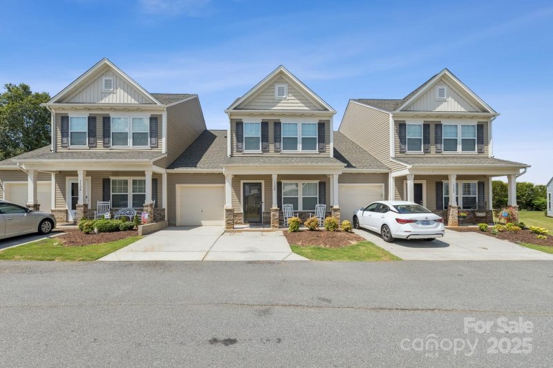 Property image 2 of 112 Davenport Drive in Larkin, Statesville, NC 28677